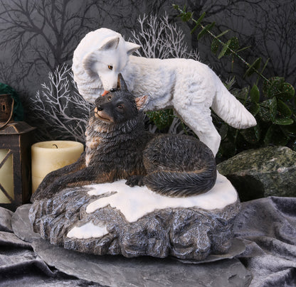 LISA PARKER - OFFICIALLY LICENSED - SNOW KISSES - WOLF FIGURINE - 20.5cm