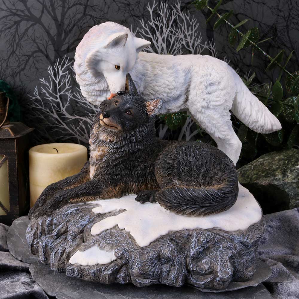 LISA PARKER - OFFICIALLY LICENSED - SNOW KISSES - WOLF FIGURINE - 20.5cm