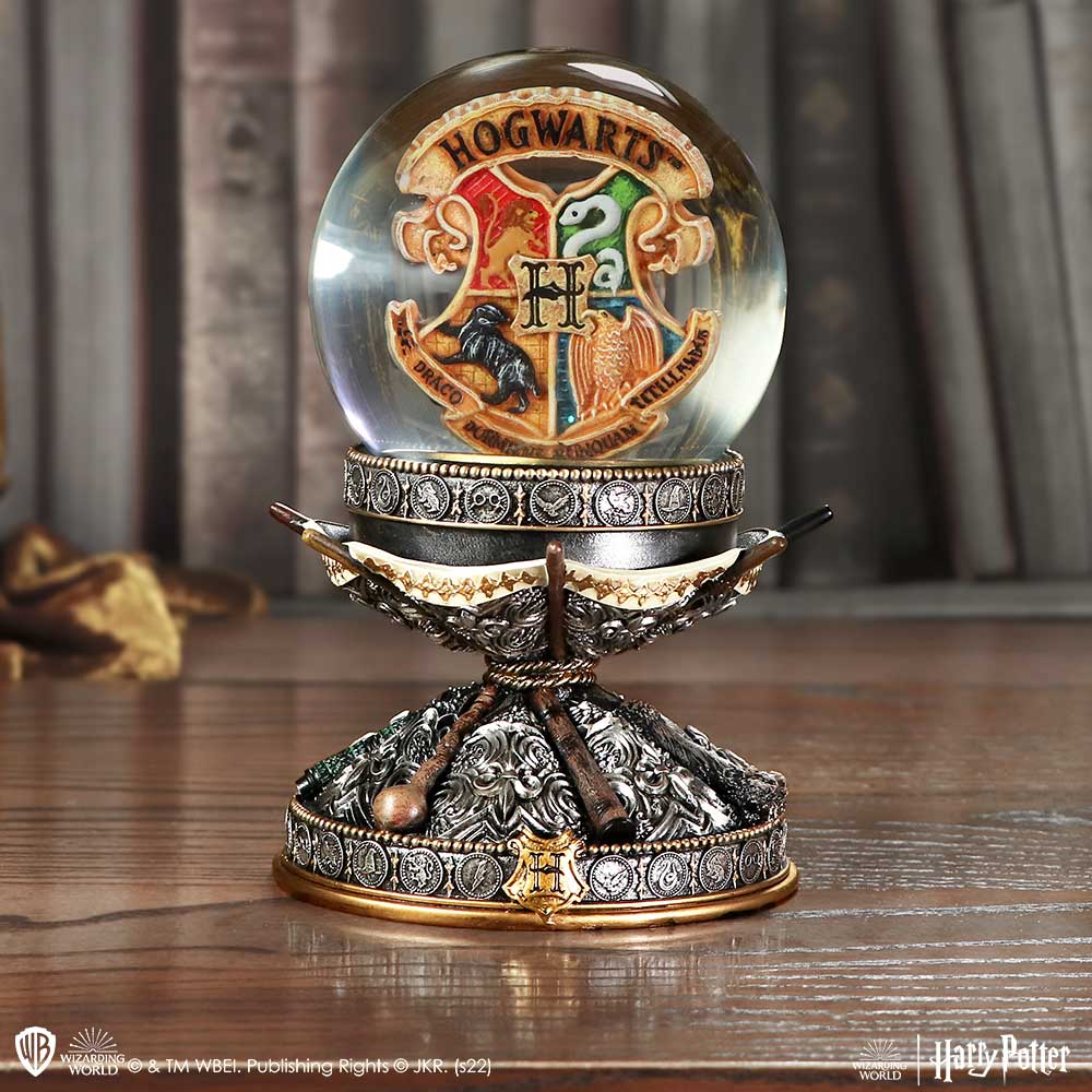 HARRY POTTER - OFFICIALLY LICENSED COLLECTABLE - HOGWARTS SNOW GLOBE WITH 'WAND' STAND